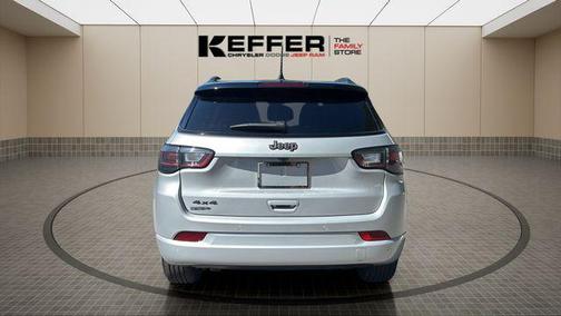 Silver Zynith Metallic Clearcoat 2025 Jeep Compass Limited