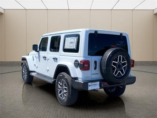 2025 Jeep Wrangler 4-Door Sahara 4x4