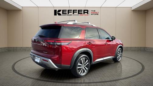 2023 Nissan Pathfinder Platinum FWD