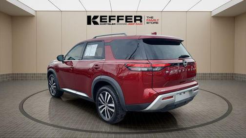 2023 Nissan Pathfinder Platinum FWD