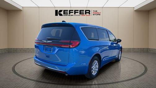 Hydro Blue Pearlcoat 2026 Chrysler Pacifica L