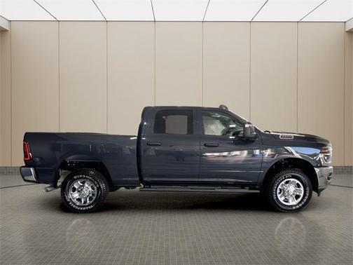 2025 RAM 2500 Tradesman Crew Cab 4x4 6'4' Box