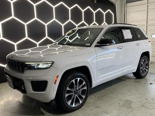 2022 Jeep Grand Cherokee Overland