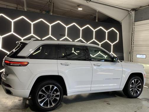 2022 Jeep Grand Cherokee Overland