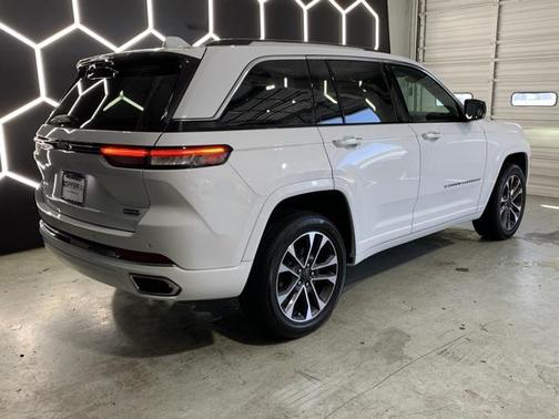 2022 Jeep Grand Cherokee Overland