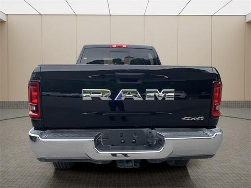 2025 RAM 2500 Tradesman Crew Cab 4x4 6'4' Box
