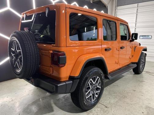 2025 Jeep Wrangler 4-Door Sahara 4x4
