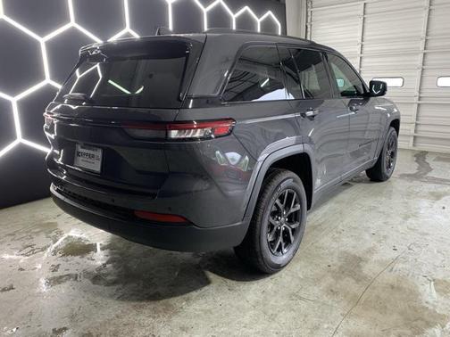 2025 Jeep Grand Cherokee Altitude