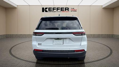 Bright White Clearcoat 2023 Jeep Grand Cherokee Altitude