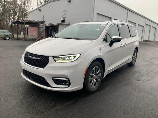 2025 Chrysler Pacifica L