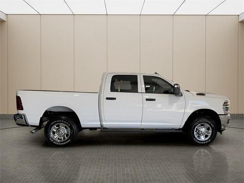 2025 RAM 2500 Tradesman Crew Cab 4x4 6'4' Box