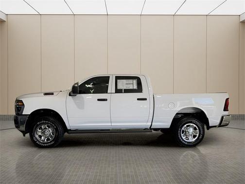 2025 RAM 2500 Tradesman Crew Cab 4x4 6'4' Box