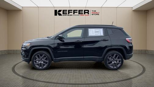 Diamond Black Crystal Pearlcoat 2026 Jeep Compass Latitude