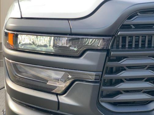 Bright White Clearcoat 2026 RAM 3500 Tradesman Crew Cab 4x4 8' Box