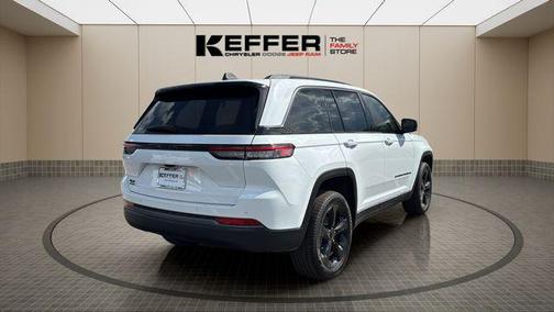 Bright White Clearcoat 2026 Jeep Grand Cherokee Limited