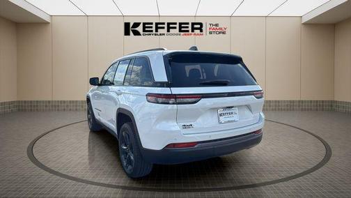 Bright White Clearcoat 2026 Jeep Grand Cherokee Limited