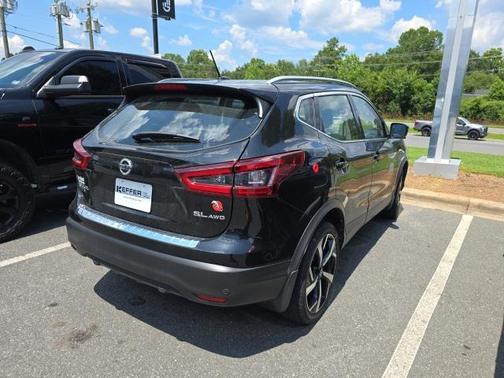 2022 Nissan Rogue Sport SL