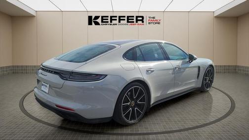 2022 Porsche Panamera 4 Platinum Edition