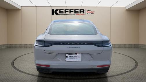 2022 Porsche Panamera 4 Platinum Edition