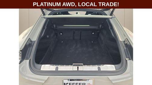 2022 Porsche Panamera 4 Platinum Edition