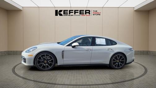 2022 Porsche Panamera 4 Platinum Edition