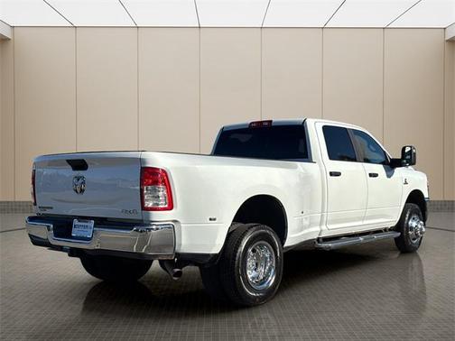 2024 RAM 3500 Big Horn Crew Cab 4x4 8' Box