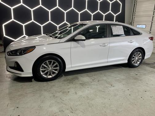 2018 Hyundai SONATA SE
