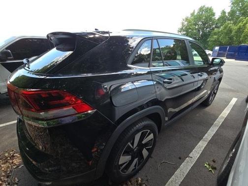 2024 Volkswagen Atlas Cross Sport 2.0T SE w/Technology 4MOTION