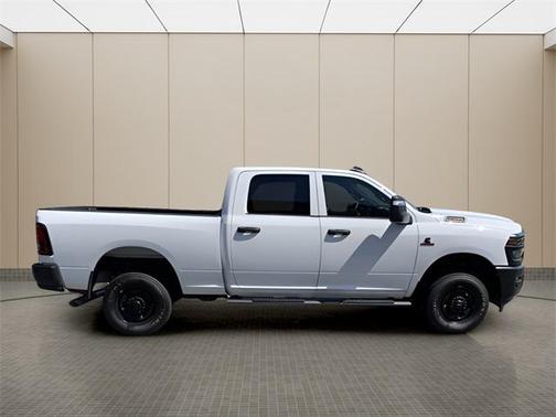 2025 RAM 2500 Tradesman Crew Cab 4x4 6'4' Box
