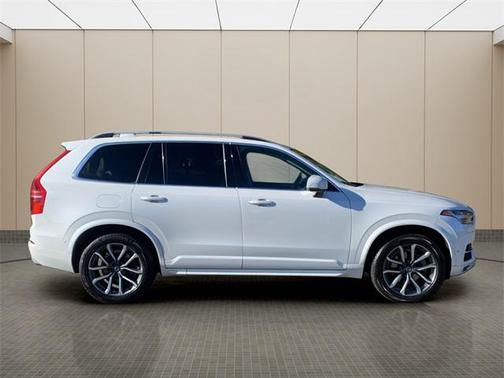 2018 Volvo XC90 T6 Momentum