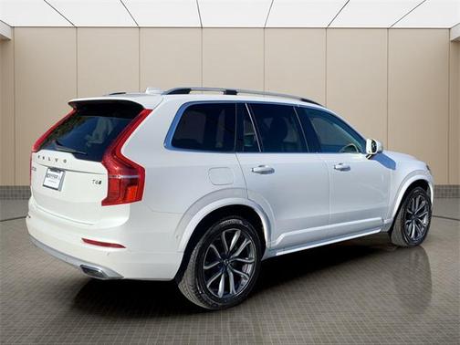 2018 Volvo XC90 T6 Momentum