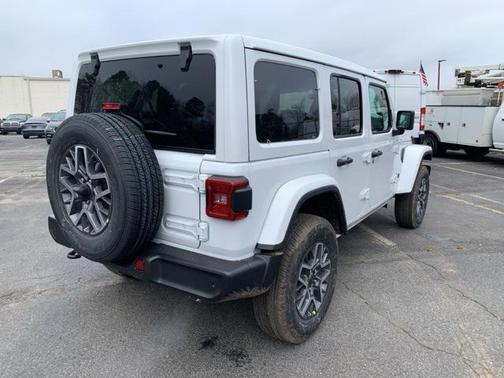 2025 Jeep Wrangler 4-Door Sahara 4x4