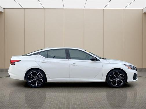 2024 Nissan Altima SR FWD