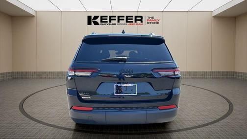 Diamond Black Crystal Pearlcoat 2024 Jeep Grand Cherokee L Altitude