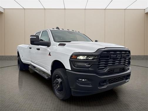2025 RAM 3500 Tradesman Crew Cab 4x4 8' Box