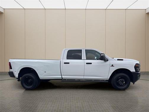 2025 RAM 3500 Tradesman Crew Cab 4x4 8' Box