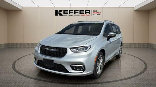 Silver Mist Clearcoat 2026 Chrysler Pacifica L