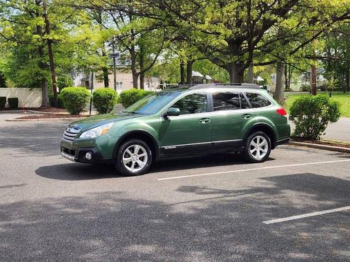 Green 2013 Subaru Outback 2.5i Limited