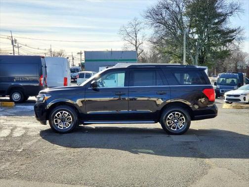 2023 Ford Expedition XLT 4x4 4dr SUV