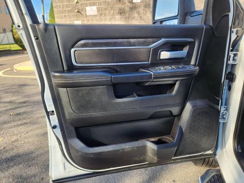 2024 RAM 3500 Big Horn 4x4 4dr Crew Cab 8 ft. LB DRW Pickup