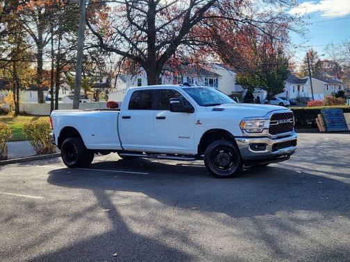2024 RAM 3500 Big Horn 4x4 4dr Crew Cab 8 ft. LB DRW Pickup