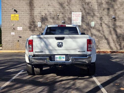 2024 RAM 3500 Big Horn 4x4 4dr Crew Cab 8 ft. LB DRW Pickup
