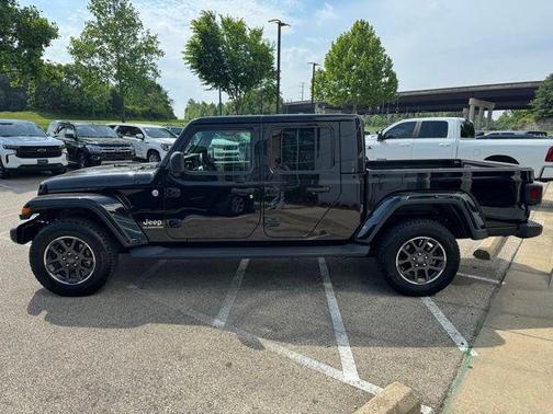 2022 Jeep Gladiator Overland