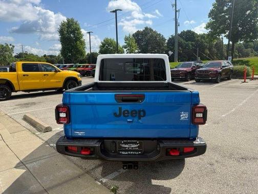 Hydro Blue Pearlcoat 2026 Jeep Gladiator Rubicon