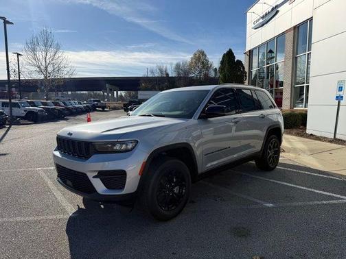 Silver Zynith 2025 Jeep Grand Cherokee Laredo SUV