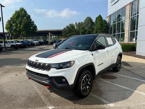 Bright White Clearcoat 2025 Jeep Compass Trailhawk