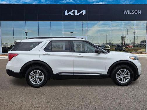 White Metallic 2023 Ford Explorer XLT