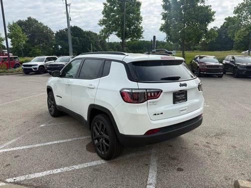 Bright White Clearcoat 2026 Jeep Compass Latitude