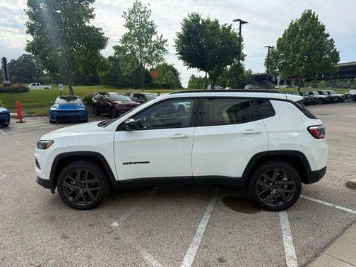 Bright White Clearcoat 2026 Jeep Compass Latitude