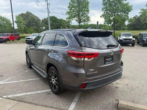 Predawn Gray Mica 2018 Toyota Highlander SE